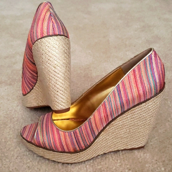 New! Bandolino "Wiskle" Colorful Espadrille Wedge Sandal (10) - Picture 3 of 9